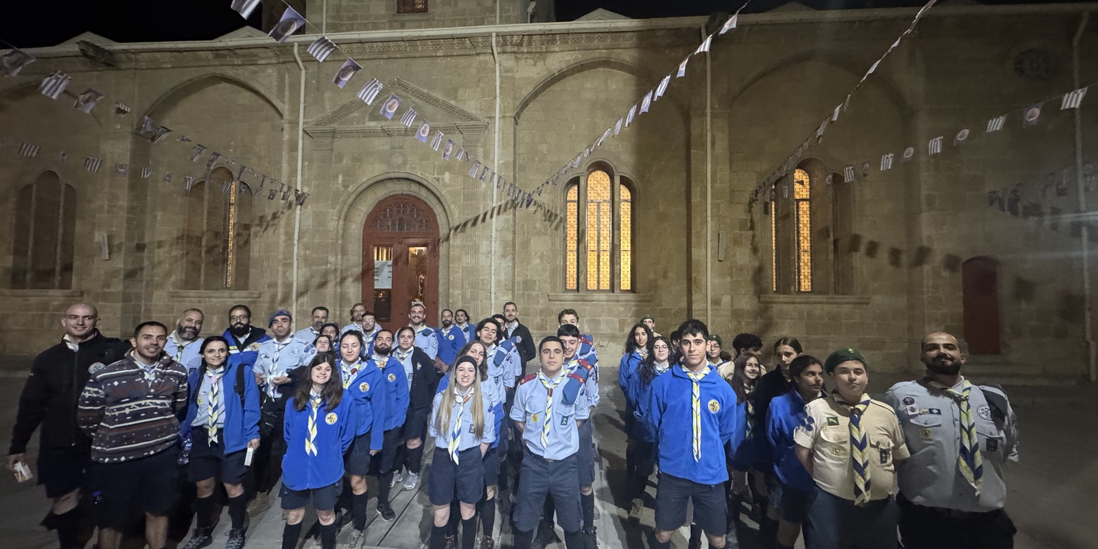 Πρόσκοποι και Ανιχνευτές μπροστά στην Εκκλησία Παναγίας Φανερωμένης τη Μεγάλη Παρασκευή — 76 Scouts